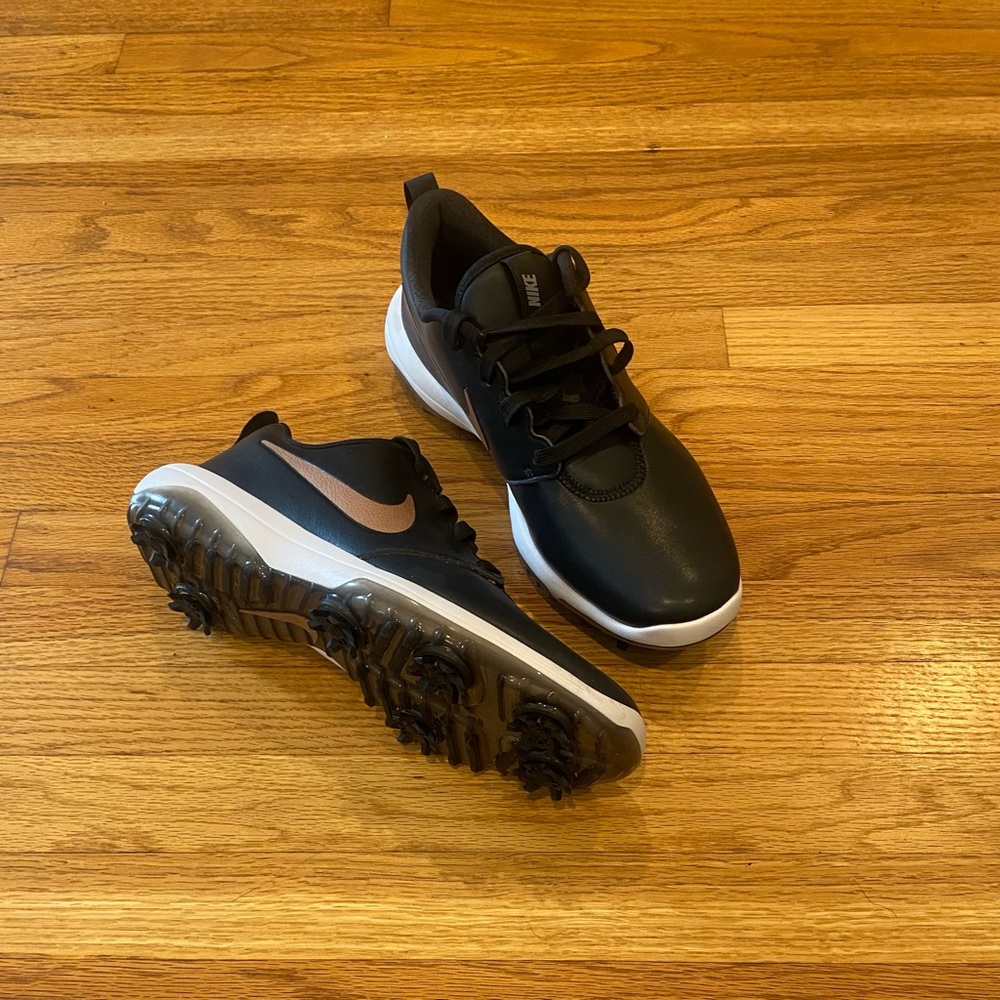 NWOT..Nike Golf shoes